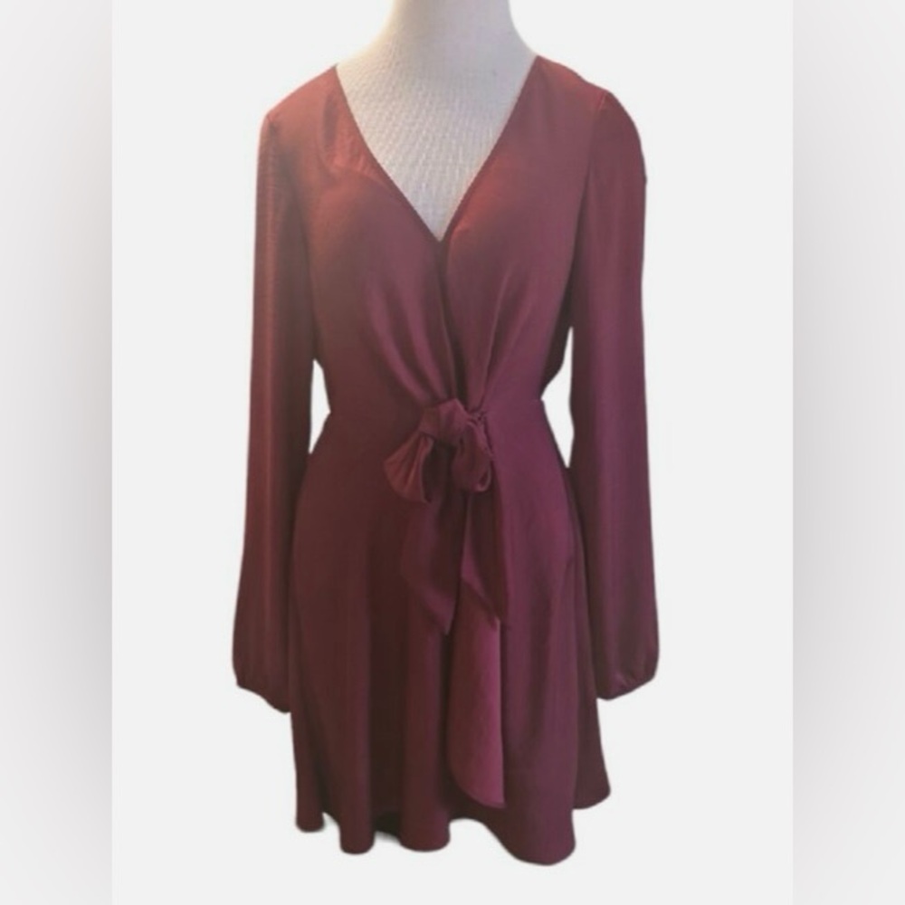 🆕 Express knot front dress in burgundy size medium - Picture 4 of 14